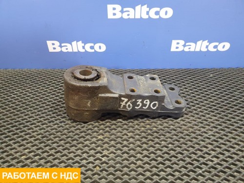 Кронштейн передней рессоры правый