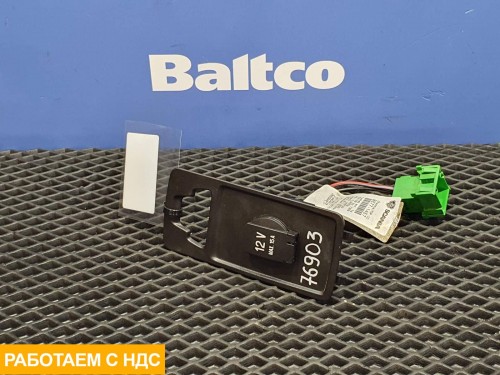 Панель в сборе с розеткой 12V